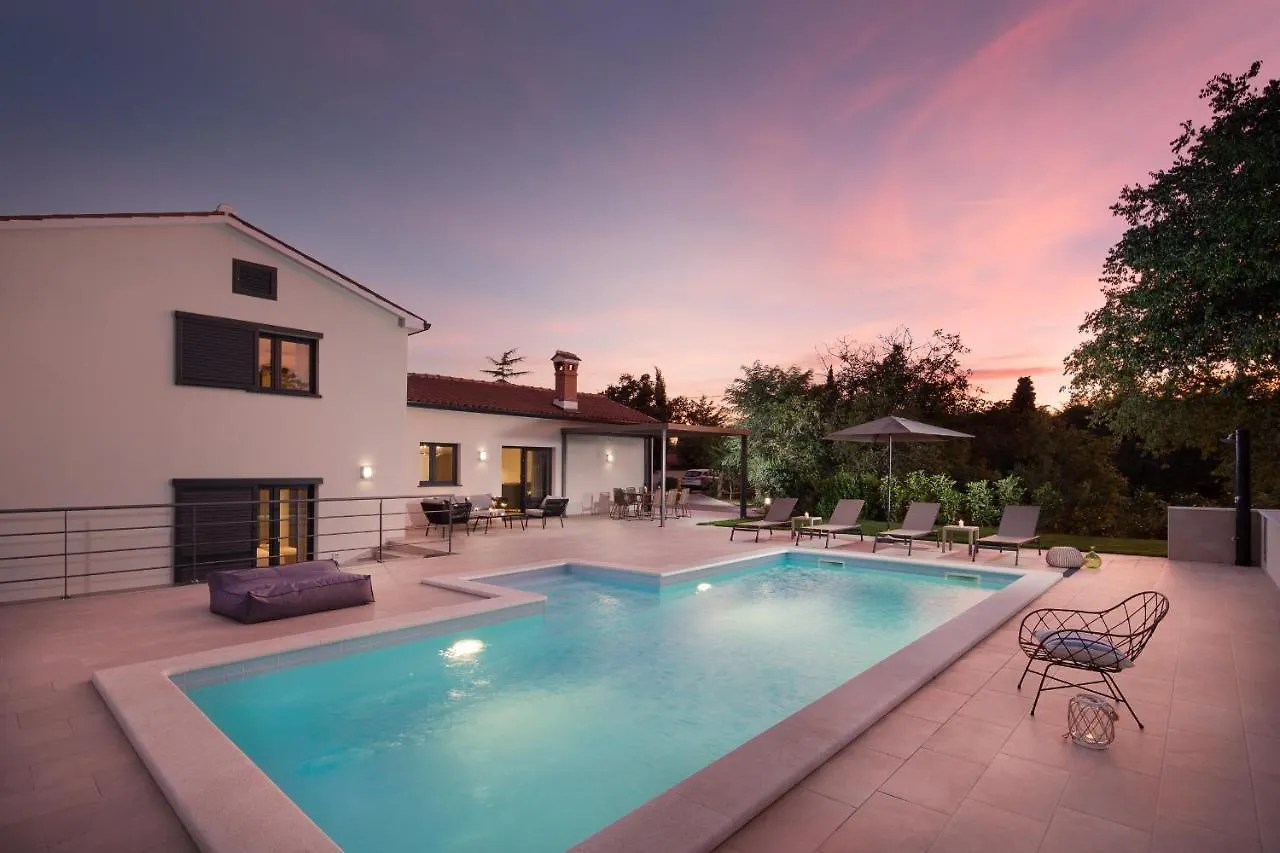 Villa Del Sol With Large Garden Perfect For Families location